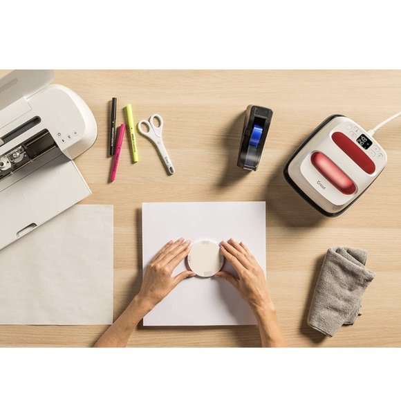 NWT Cricut Infusible Ink Markers, Neon Medium-Point Markers 5 count Markers - Picture 2 of 7